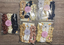 將圖片載入圖庫檢視器 Scrunchies
